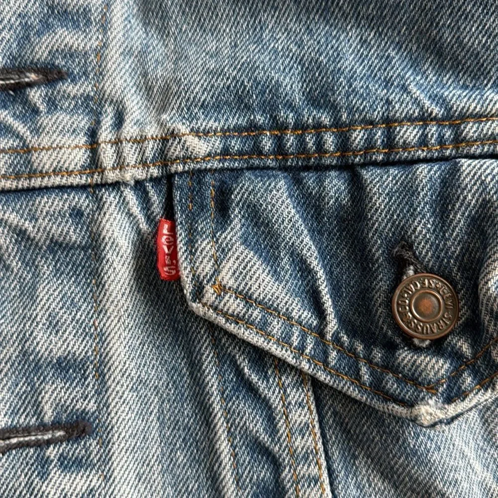 80s Vintage Levi Trucker III 70506 0217 Denim Jacket medium made in the USA